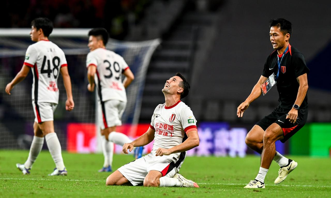 金年会中国官网-包含转折点！成都蓉城伤情更新，社区盾冲刺阶段攻防权衡，态度坚定，阵容厚度经受考验的词条